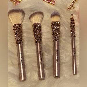 3 pcs makeup brush set.